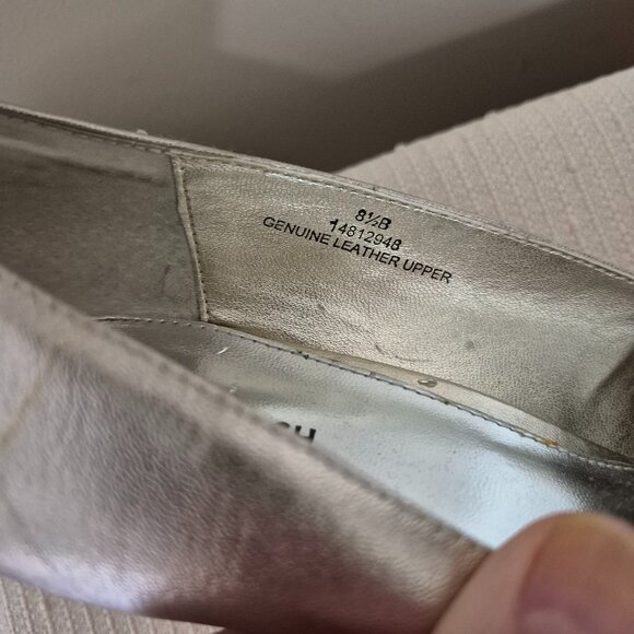 Gold Shoes with Buckle - Picture 3 of 6